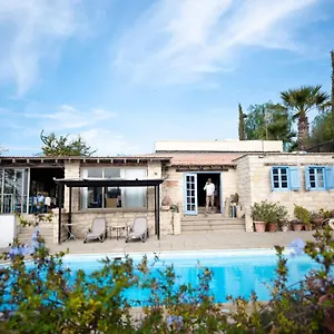 Holiday home The Carob Tree - Rustic Luxury With Access To Pool And Restaurant, Larnaca